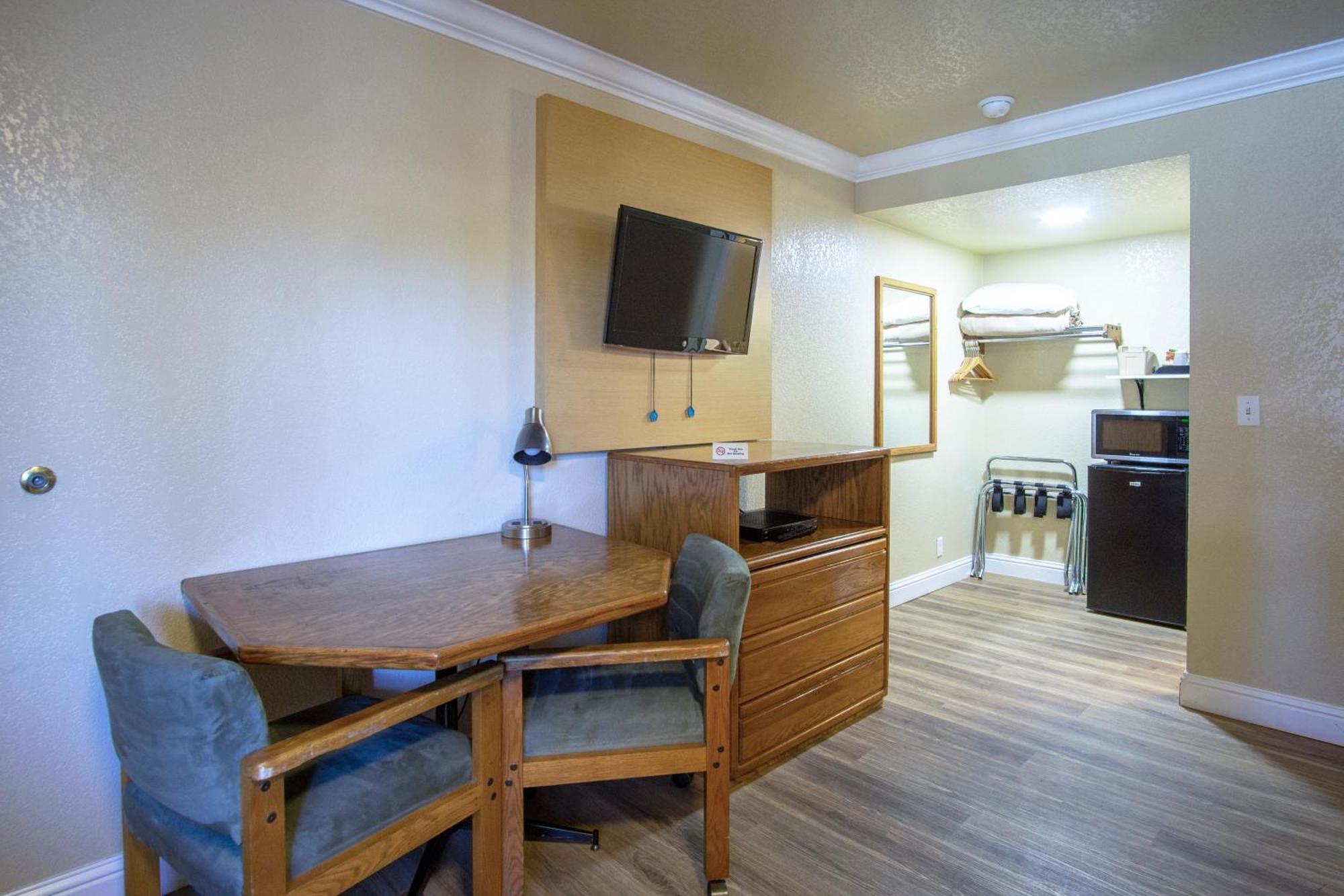 Burney Charm Motel & Suites المظهر الخارجي الصورة
