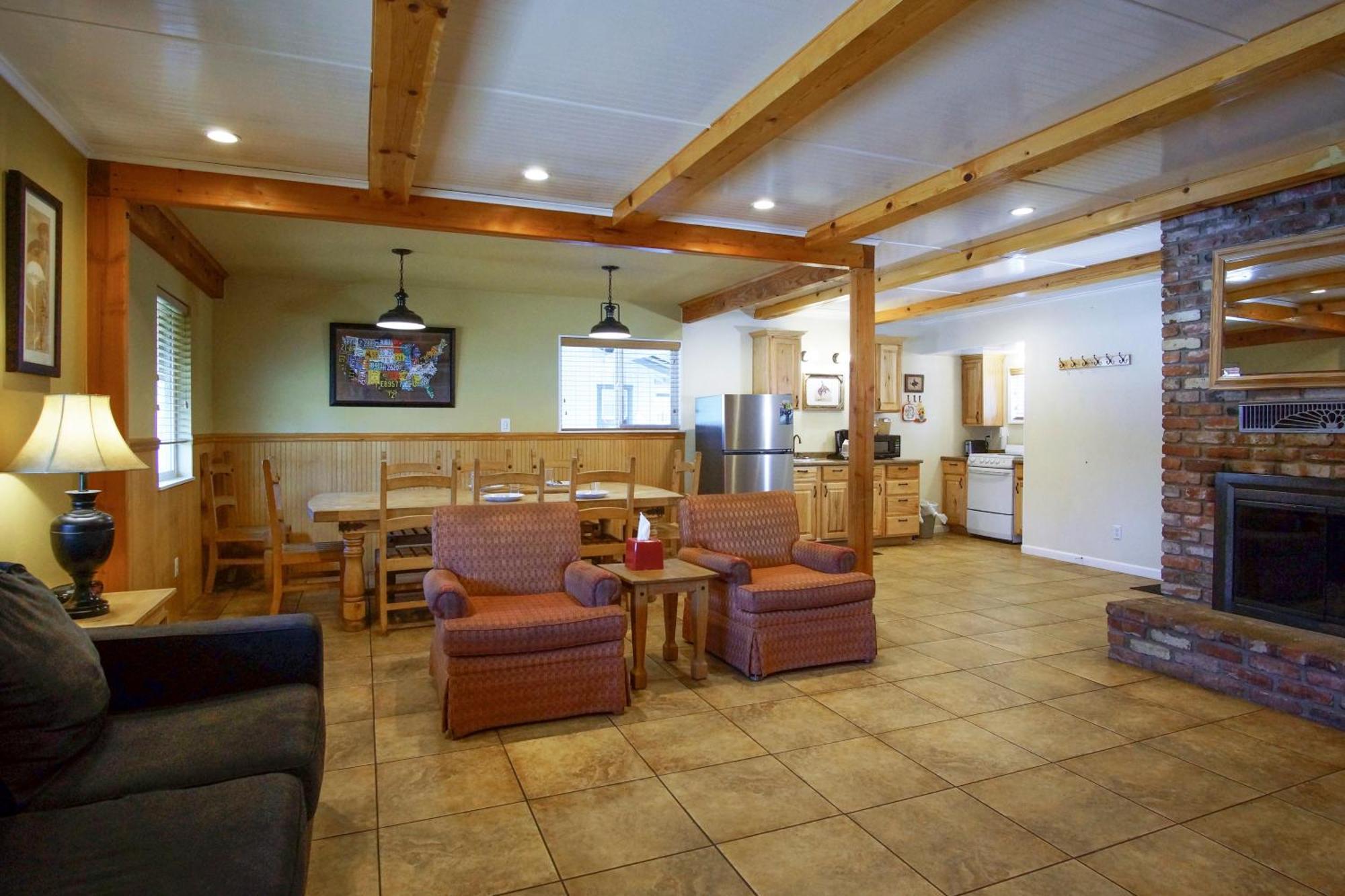 Burney Charm Motel & Suites المظهر الخارجي الصورة