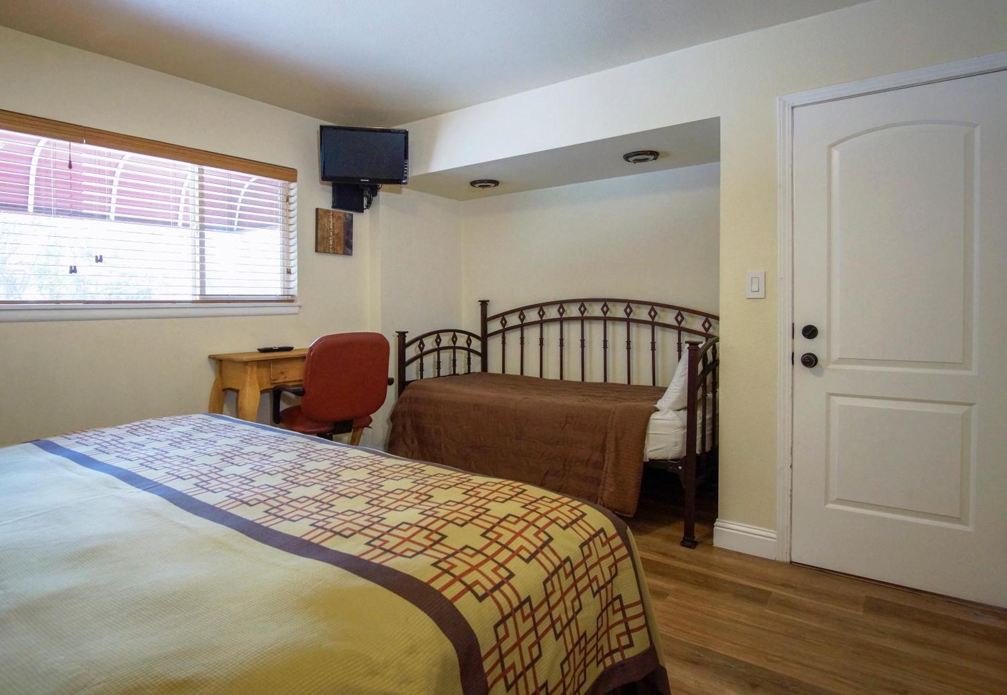 Burney Charm Motel & Suites المظهر الخارجي الصورة