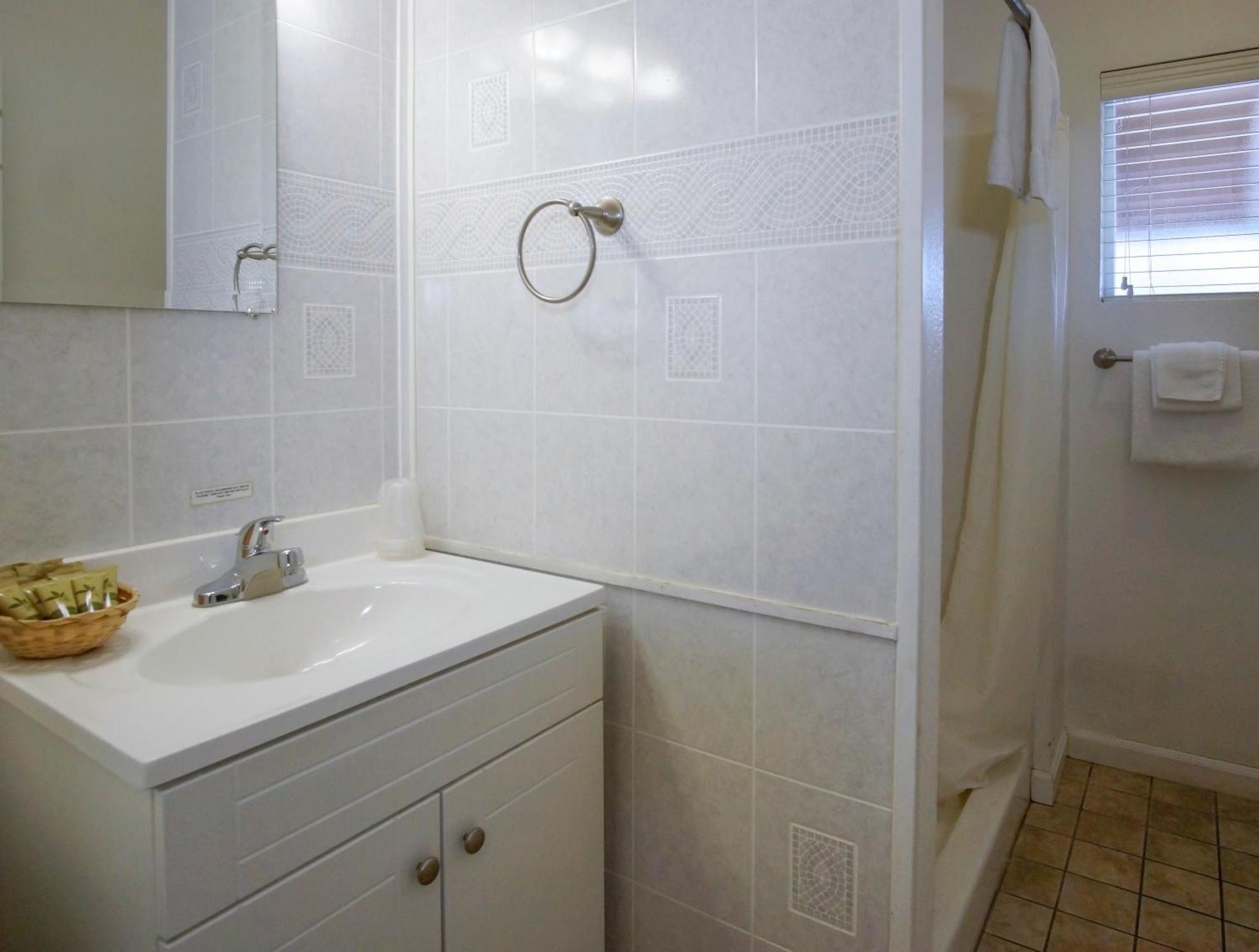 Burney Charm Motel & Suites المظهر الخارجي الصورة