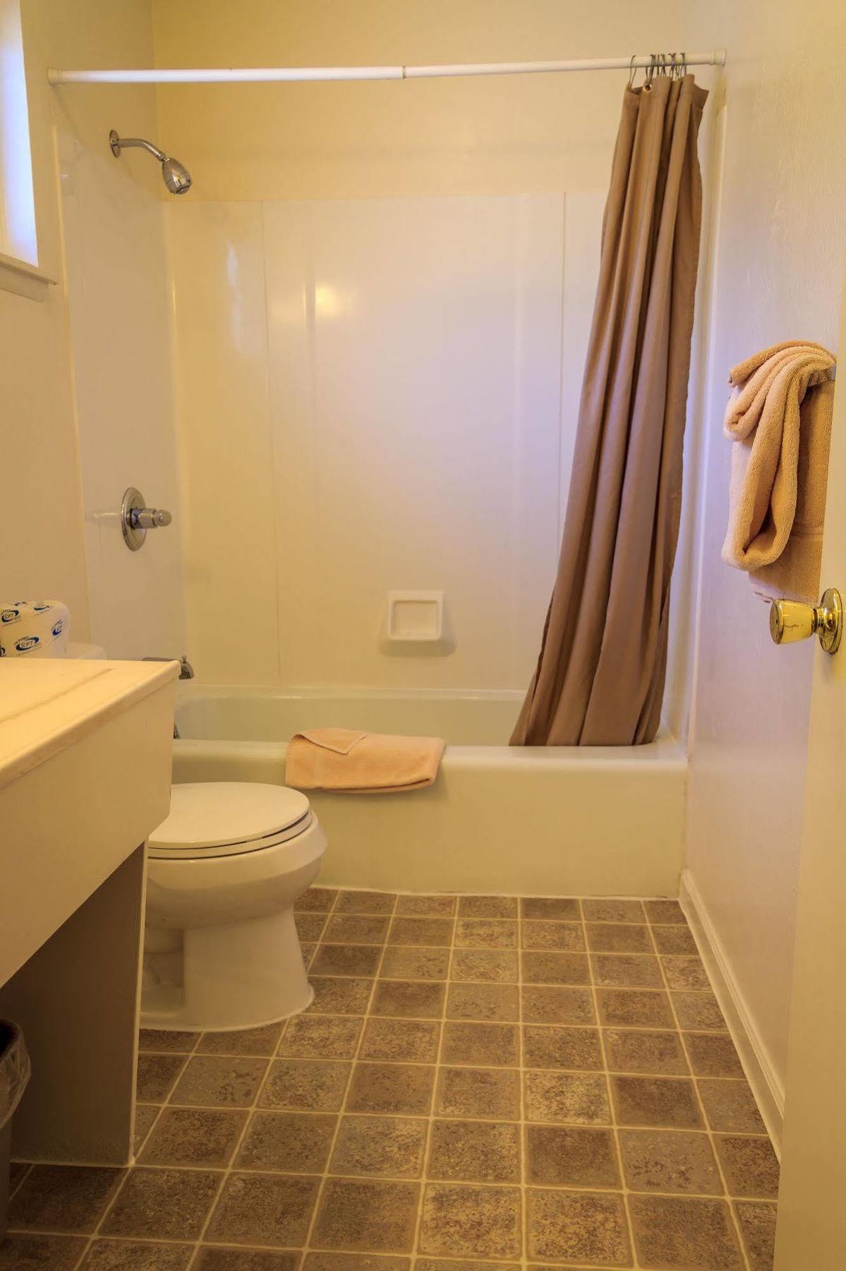 Burney Charm Motel & Suites المظهر الخارجي الصورة