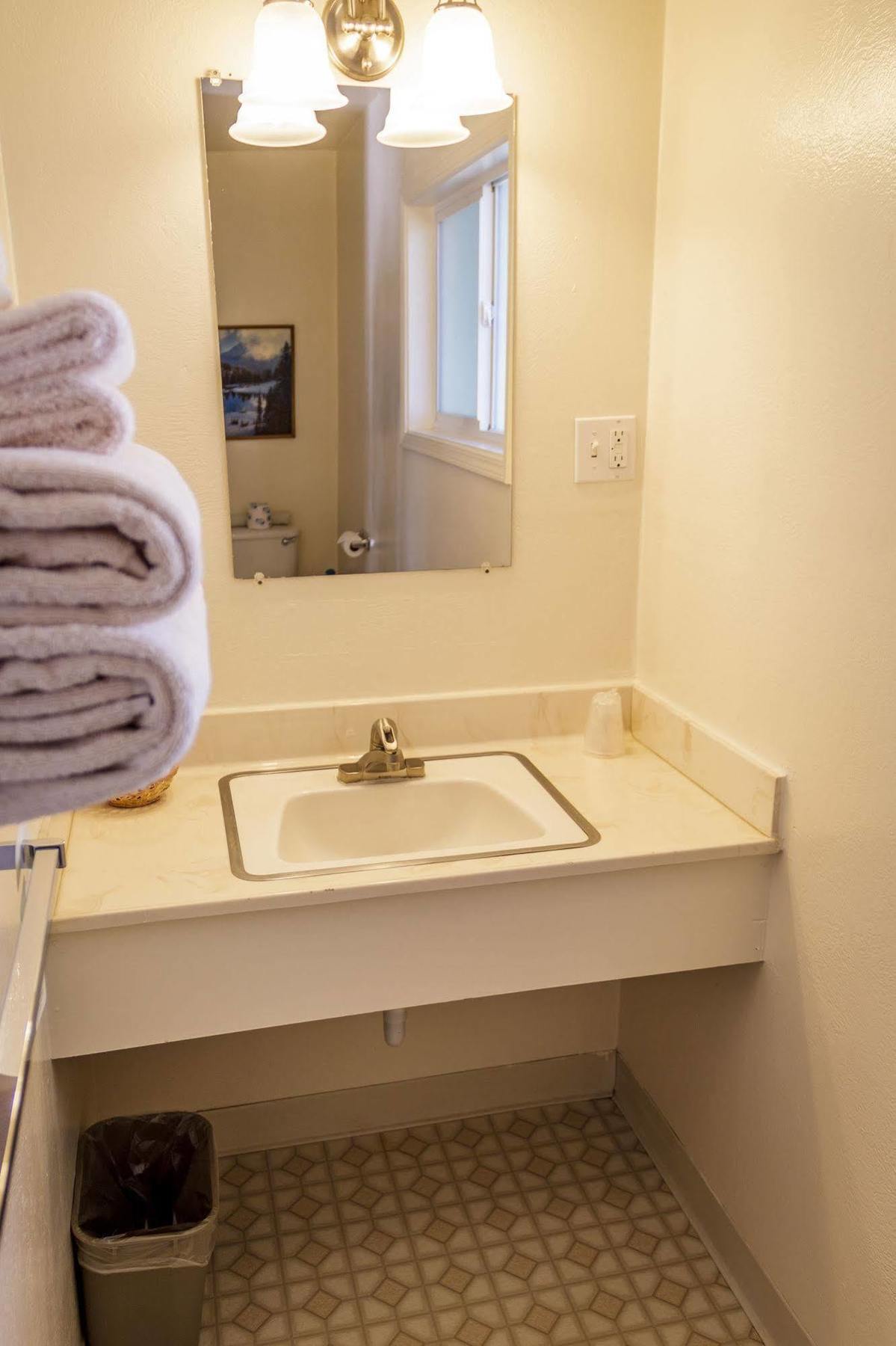 Burney Charm Motel & Suites المظهر الخارجي الصورة
