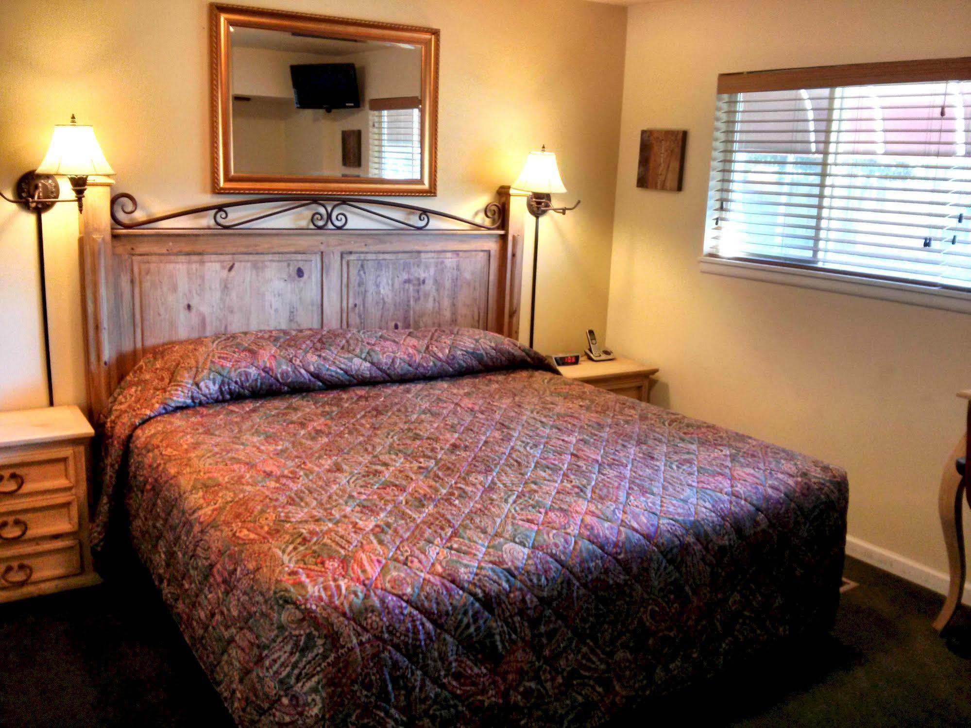 Burney Charm Motel & Suites المظهر الخارجي الصورة