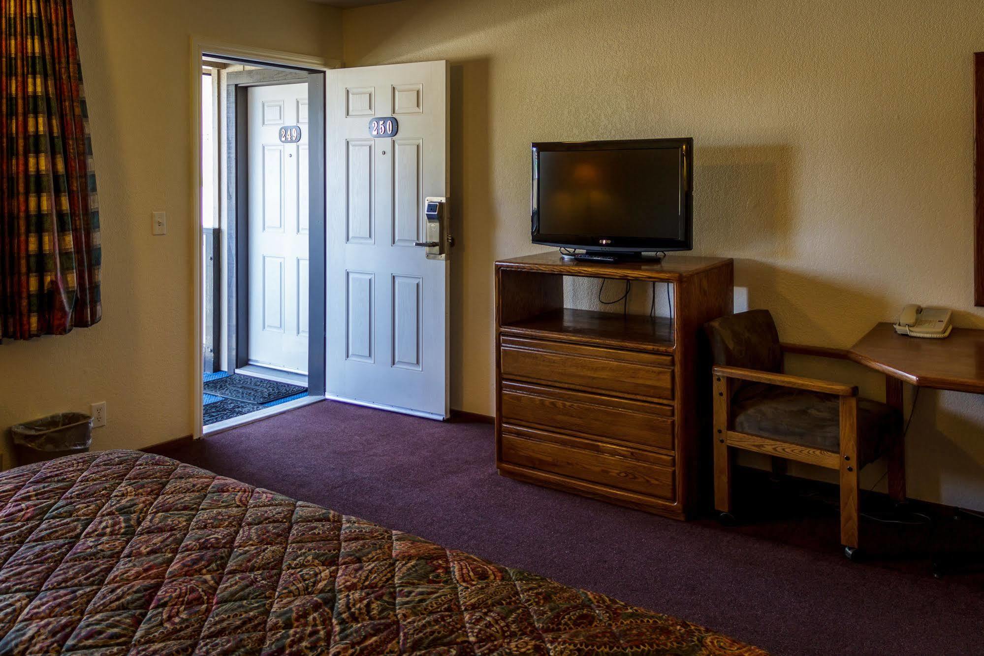 Burney Charm Motel & Suites المظهر الخارجي الصورة