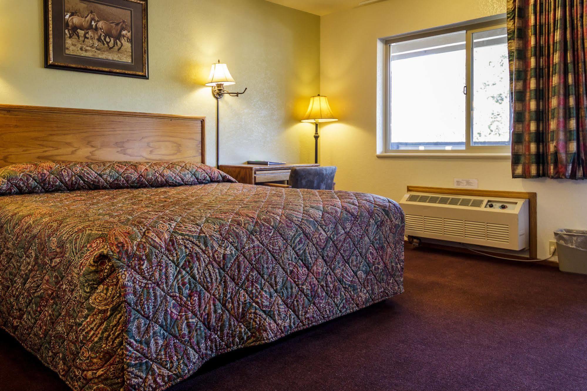 Burney Charm Motel & Suites المظهر الخارجي الصورة